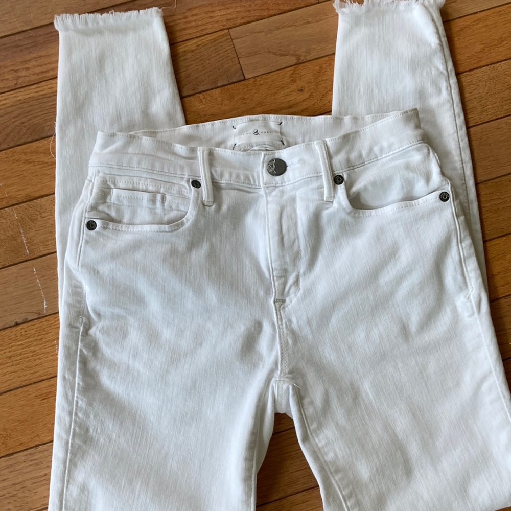Lou & Grey white pair of downright skinny jeans with frayed hem